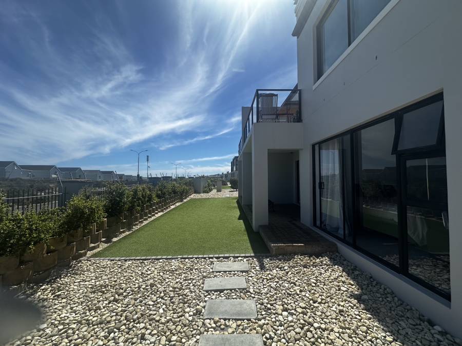 To Let 2 Bedroom Property for Rent in Bloubergstrand Western Cape